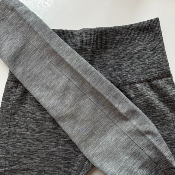 Lululemon Gray Ombré Seamless Leggings, size 4 - Picture 2 of 3